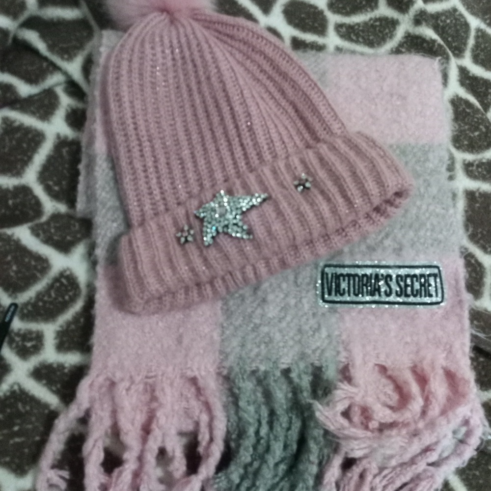 VS scarf and hat set